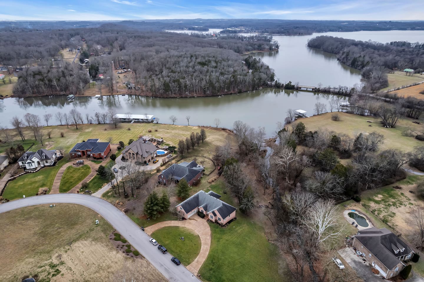 LakeFront | HotTub | Dock | 4BD4.5BA | FreeParking