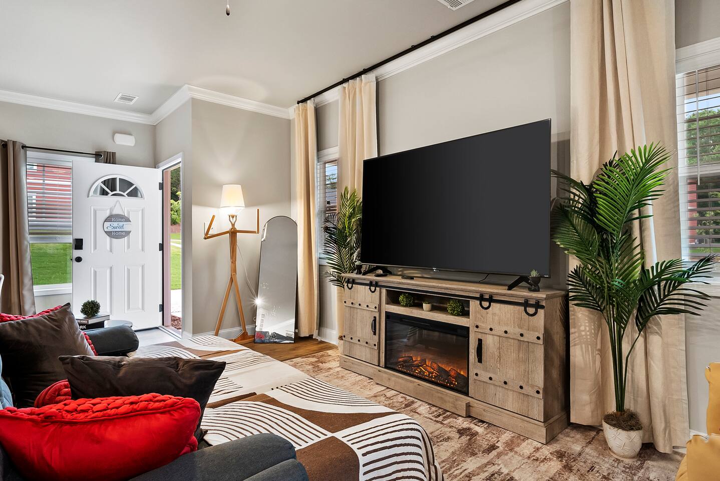 Sleeps 24, By DT & UGA |4 King Beds | 2 Game Rooms