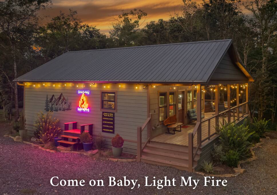 Grill | Creek | Hot Tub | Firepit | Pets