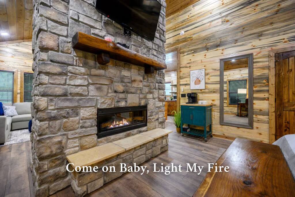Grill | Creek | Hot Tub | Firepit | Pets