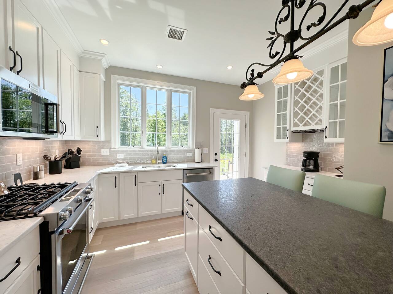 Designers Dream Home with Pool!