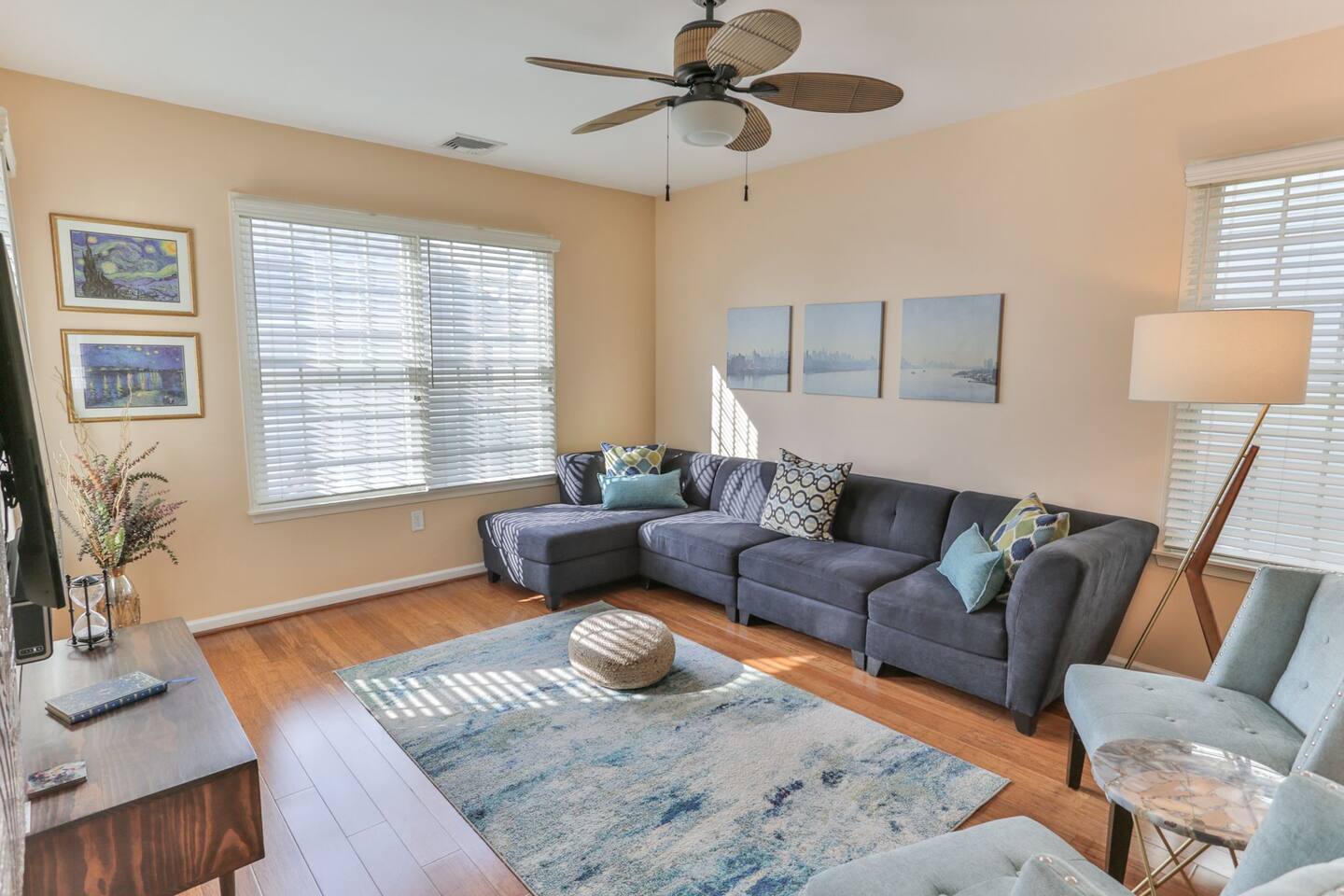 Beach House + Pool Table +Walk to Beach!