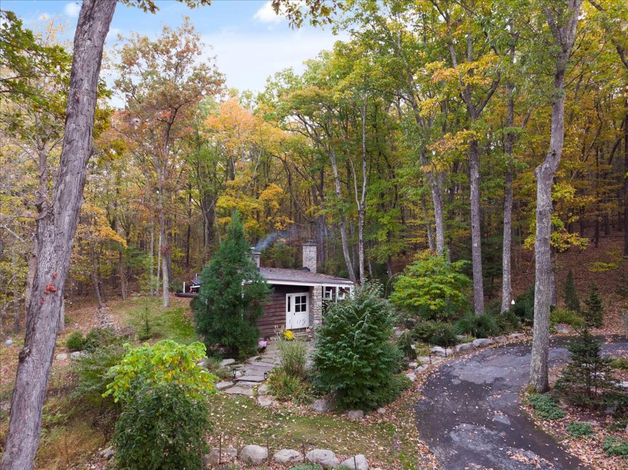 Rustic Poconos Cabin • Fire Pit • 2BR Retreat