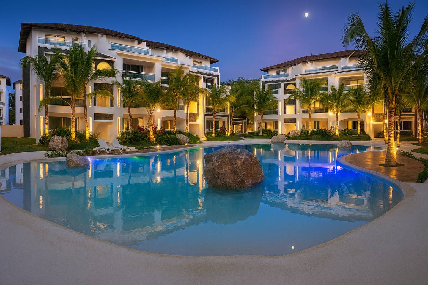 Stylish 2BR Apt near Playa | Pool & Beach Access