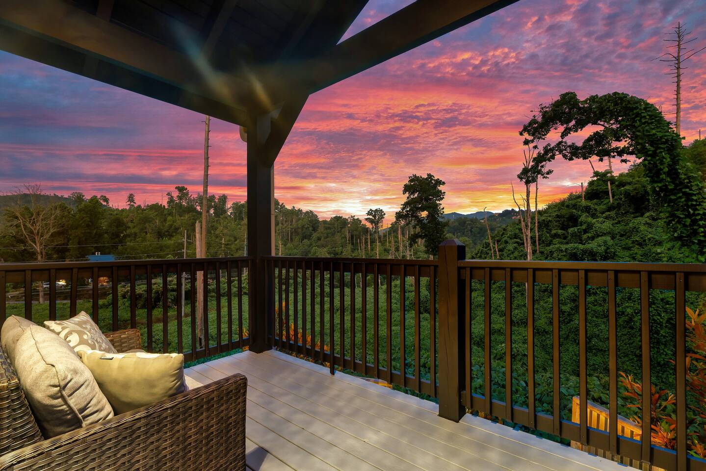 Gatlinburg Getaway! Mtn Views! Theatre! Game Room!