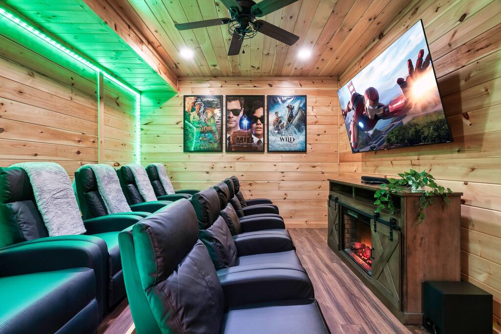 Gatlinburg Getaway! Mtn Views! Theatre! Game Room!