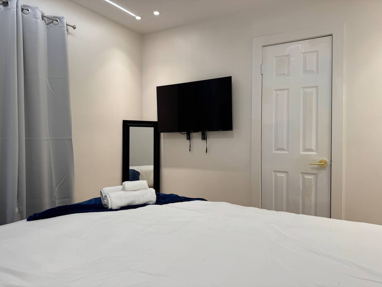 Cypress Suites 7A | KING 2BD/1BA Apt in Newburgh