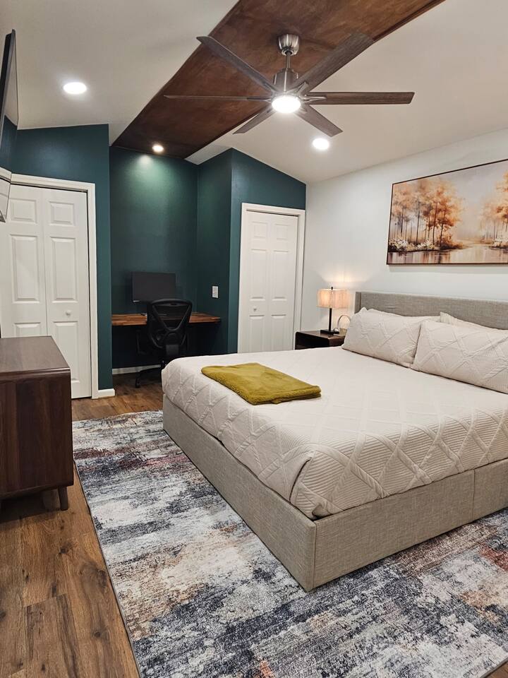 Cozy 1-bdrm/1 bath, desk, grill, deck, laundry