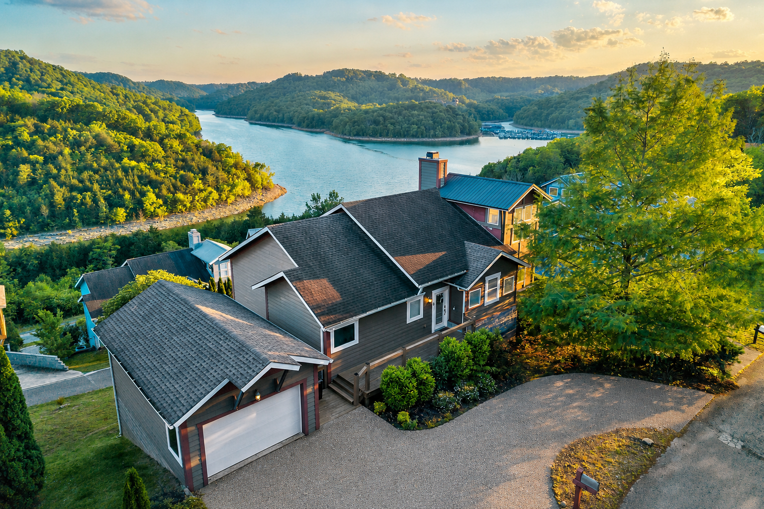 Center Hill Lake House - Lake View/Access w/ Hot Tub & Pool