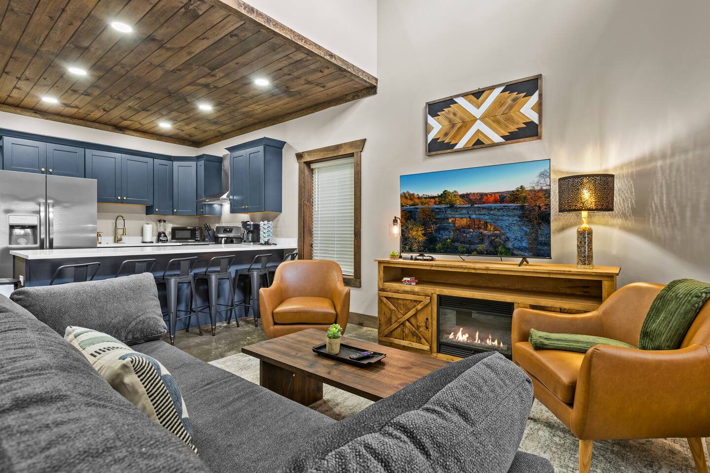 New/12 Guest /2 Hot Tubs/ 2 Kitchens/ 2 Firepits - Holiday Home