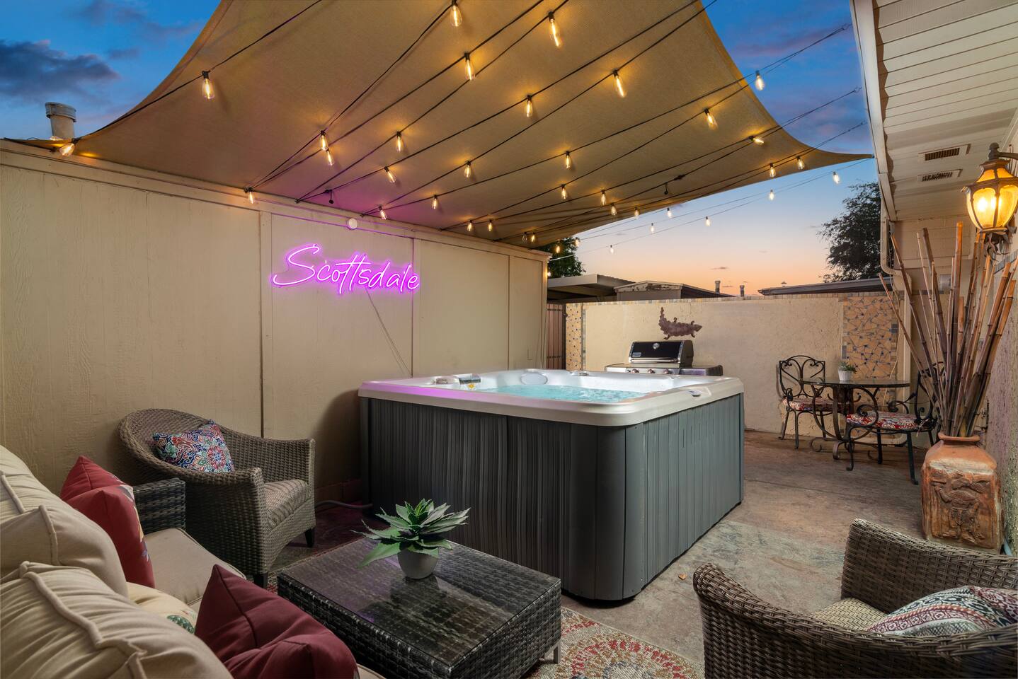Mins to Old Town*Pool*Private Patio*Golf Trips