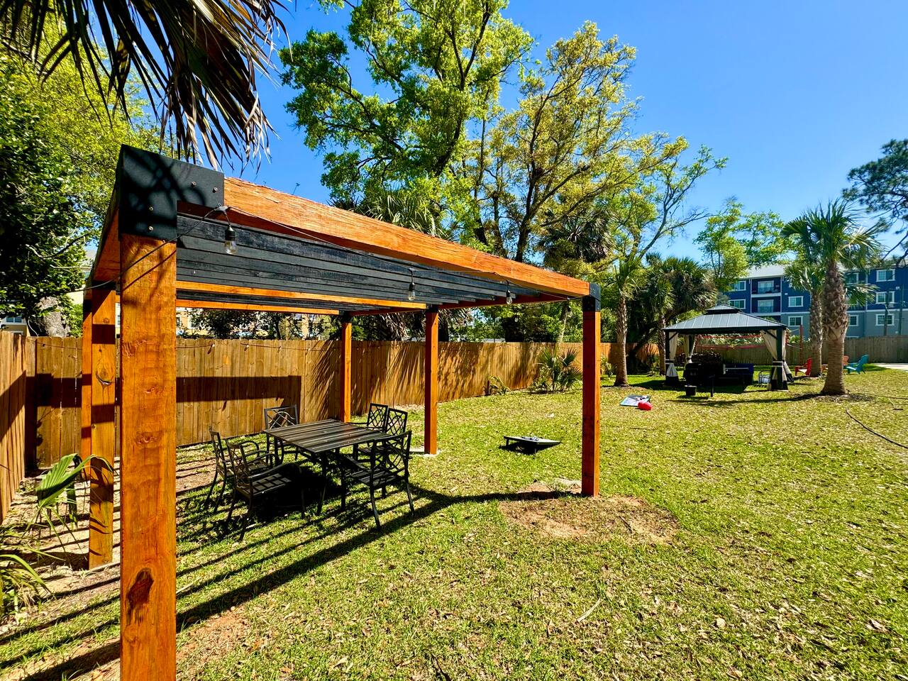 Downtown Oasis 3bd 2bath Laundry Gazebo Grill 1810