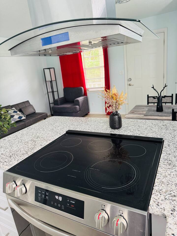 Cozy Apt w/ King Bed – 25 Mins to Beach, 20% Off D