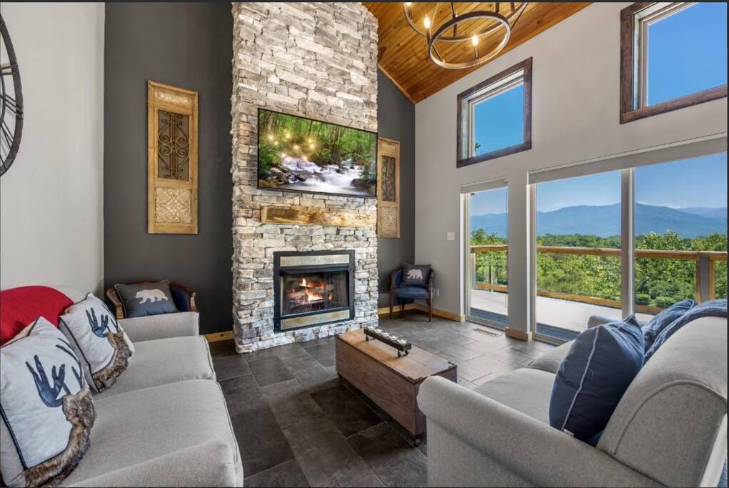 Stunning Gatlinburg Cabin|Views, FirePit, GameRoom
