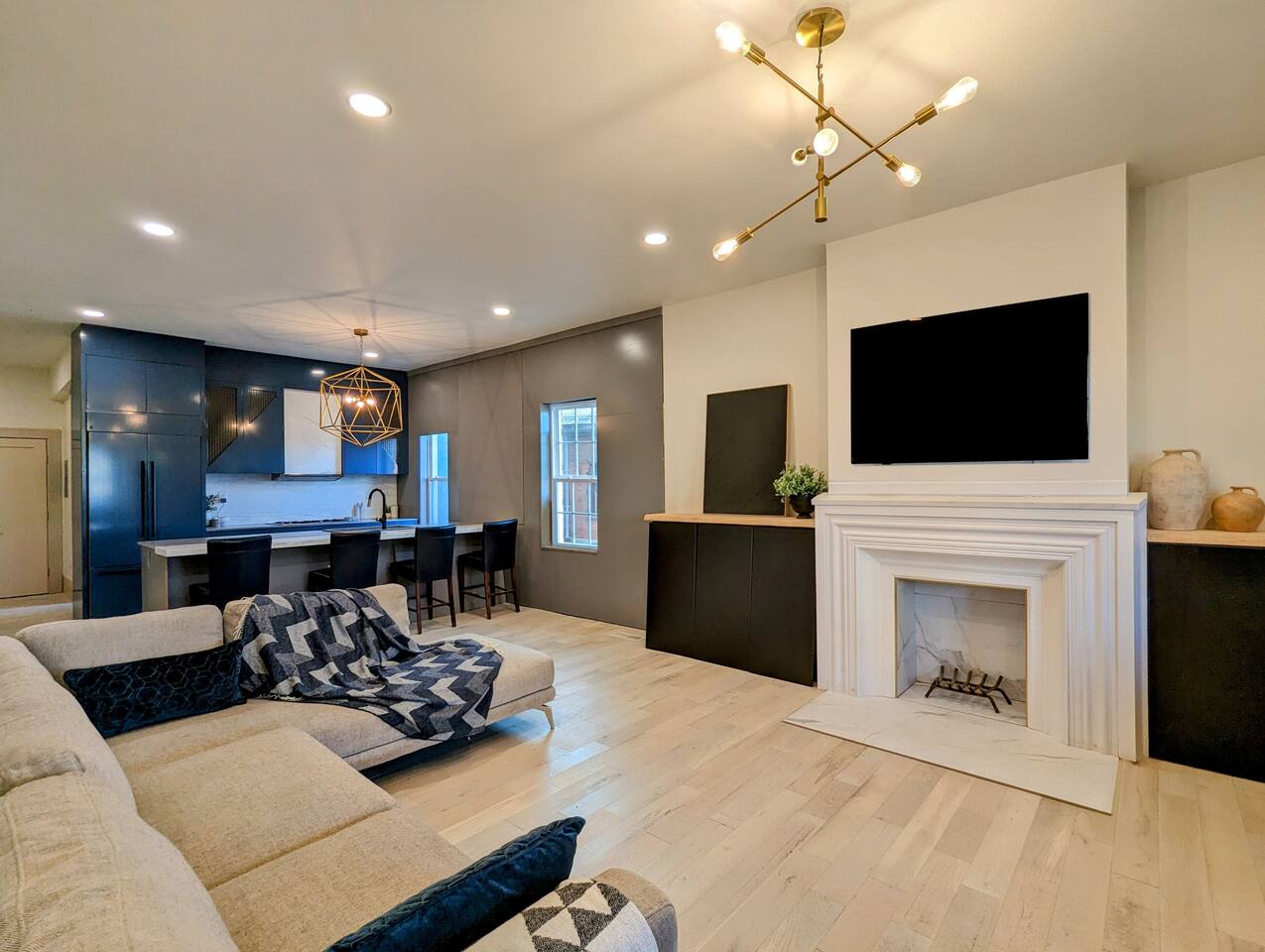 Wine, Dine, Walk! Designer Style & Prime Location