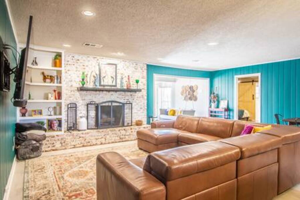 The Betty: Hot Tub | Sleeps 10 | Fire Pit