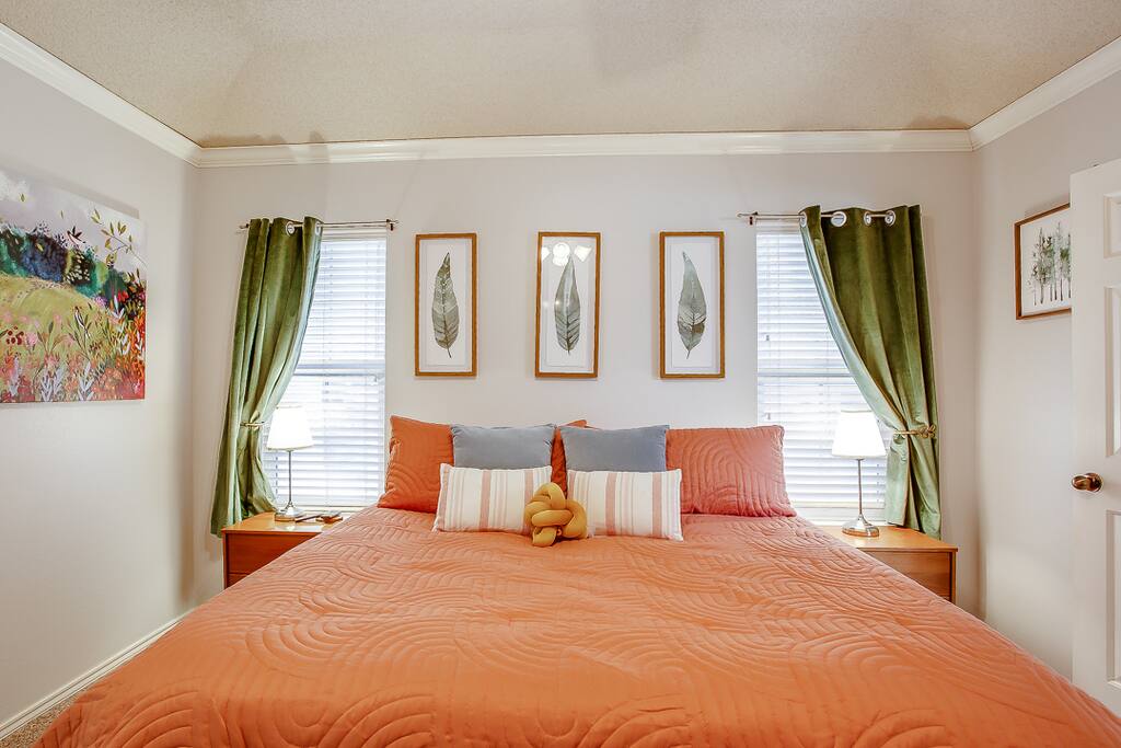 Aloha Haus-4 bedrooms- Sleeps 8 - Holiday Home