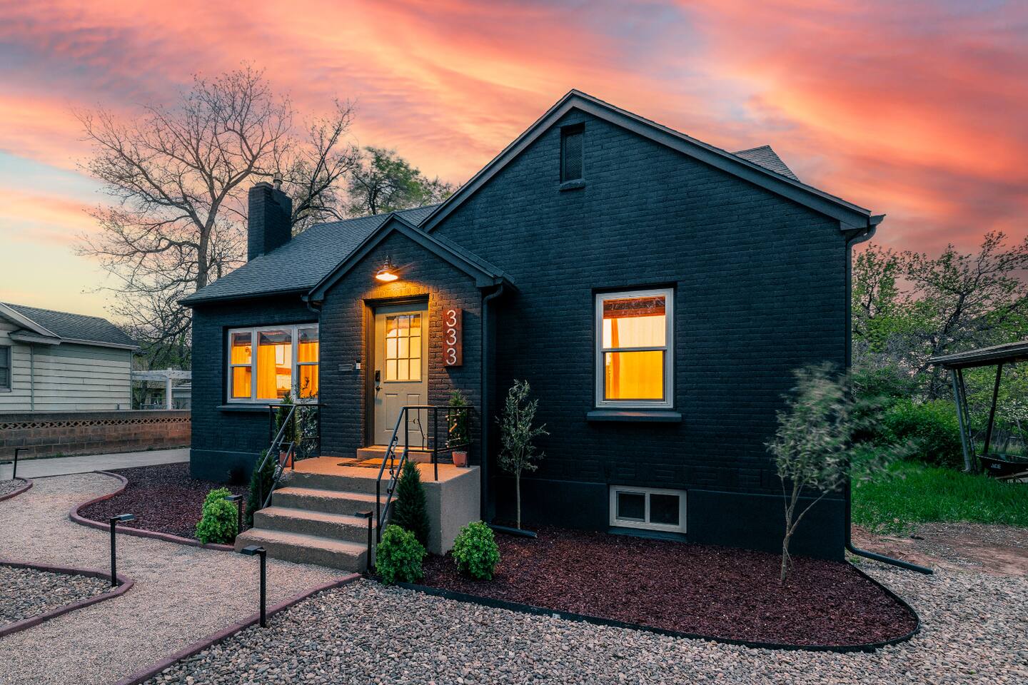 Main Home + Private Apt | Sleeps 10