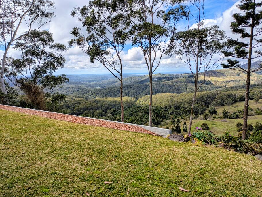 Maleny-Montville Cottages #2, 2 bed + ocean views