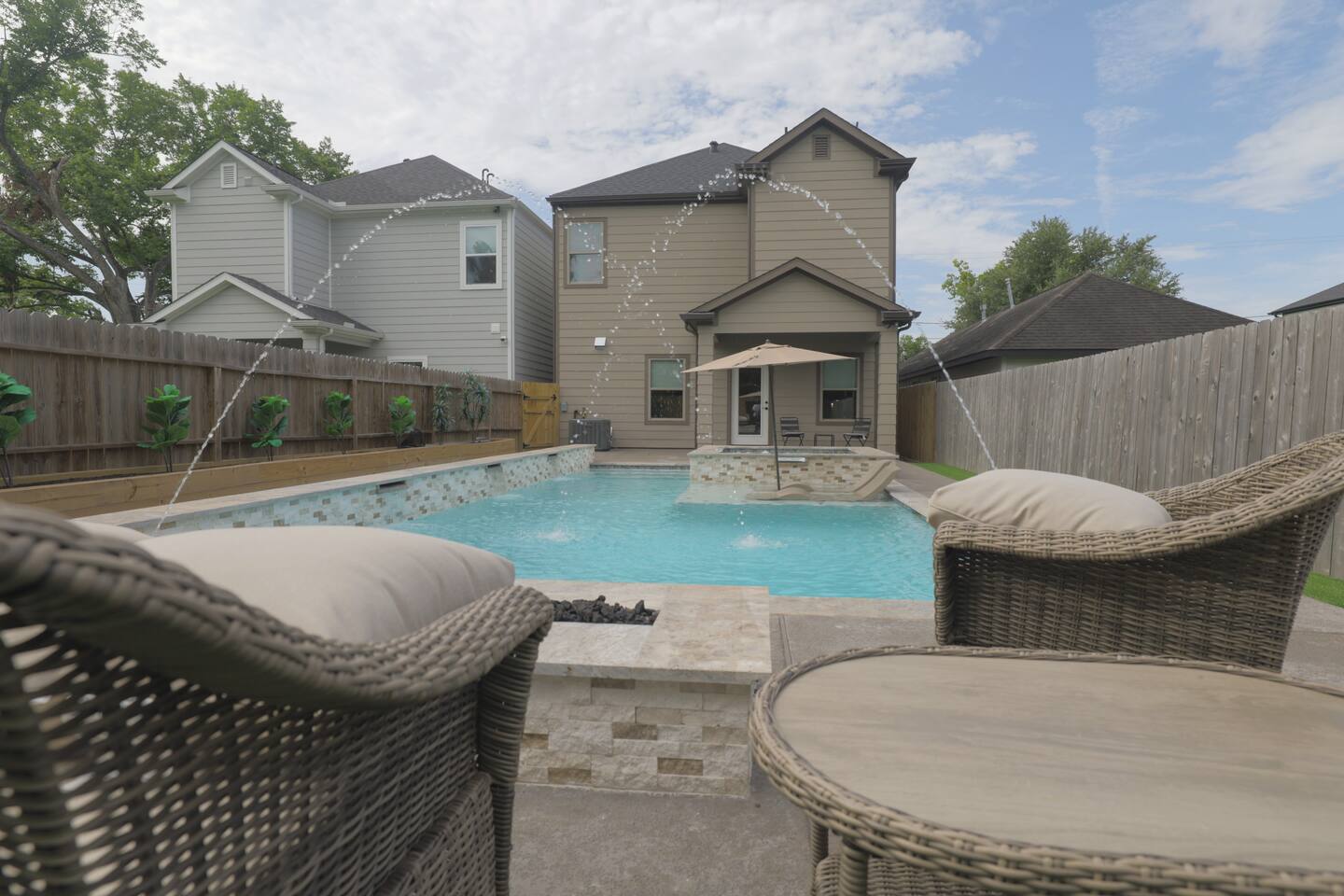 Luxe Retreat near NRG | World Cup | Pool | Hot Tub