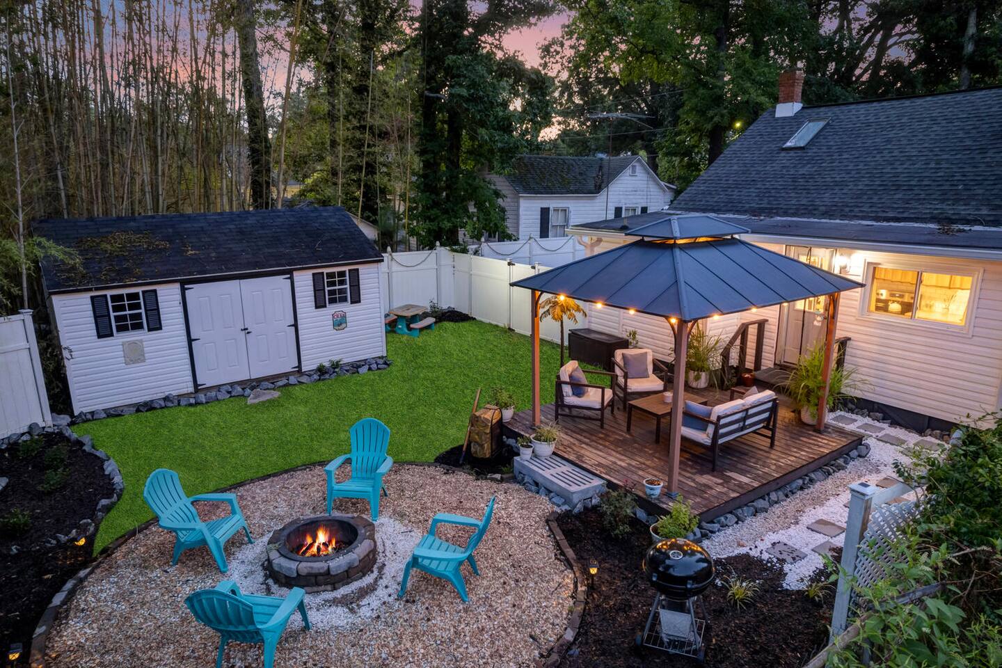 Pet Friendly*Walk to Water*Fire Pit*Outdoor Space