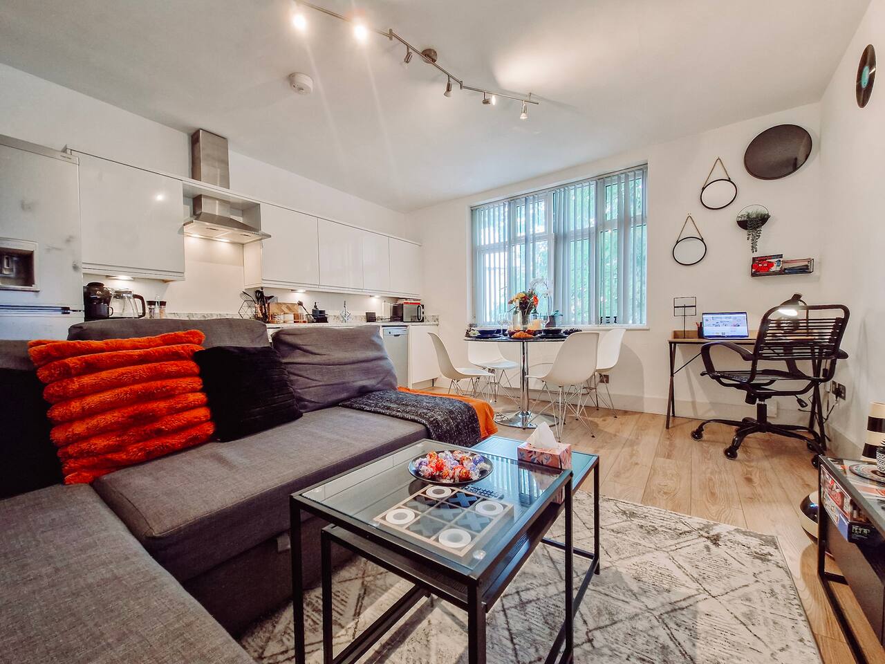 1-Bed Camden Retreat 2 minutes Walk to Market and Tube