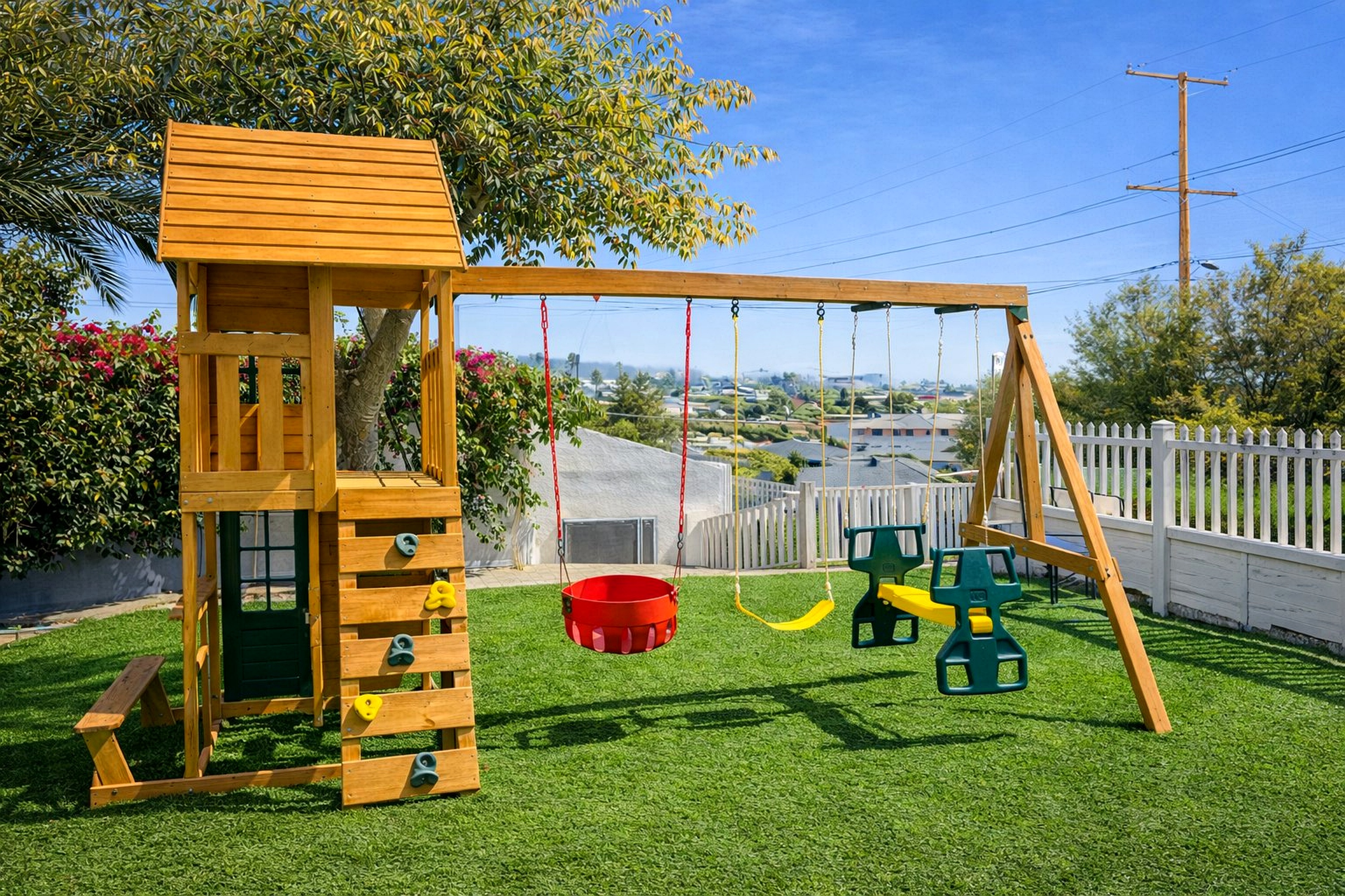 CasaViva Garden - Firepit & Playset, Walk to Eats