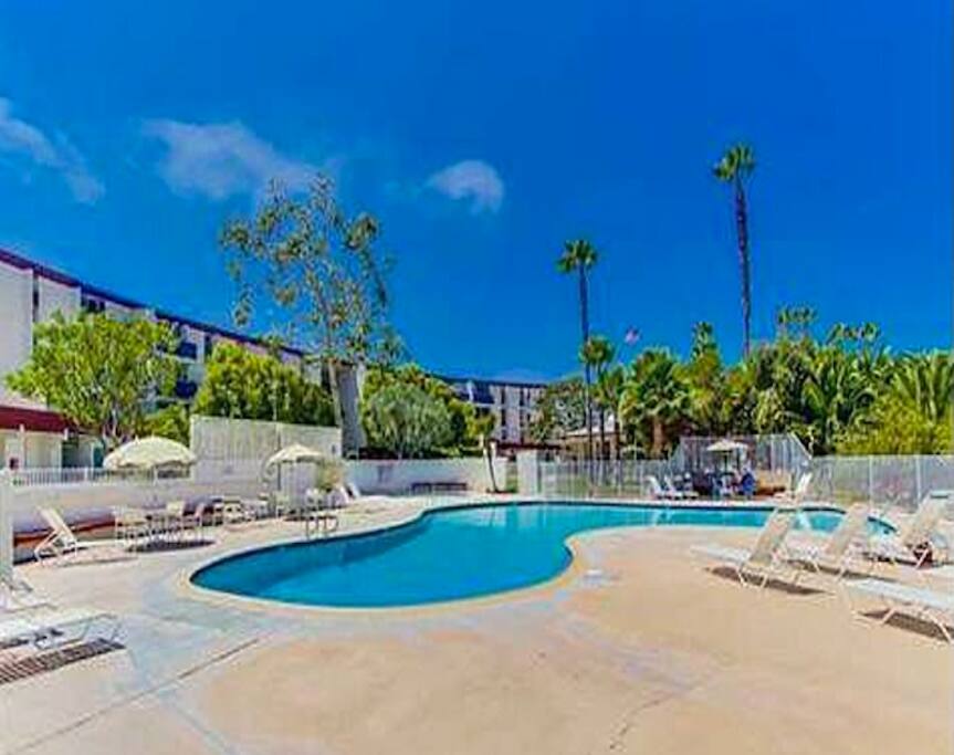 🌴ResortSetting w/Pool close to beach/downtown 🌴