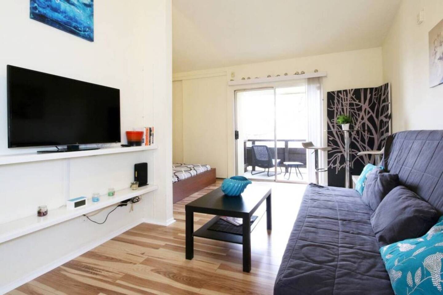 Studio Apartment with Pool in the Heart of MissionValley