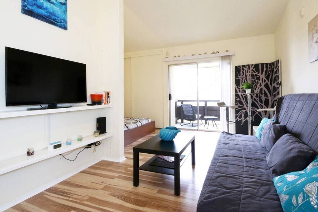 Modern Penthouse w/ Pool by Beaches/Downtown