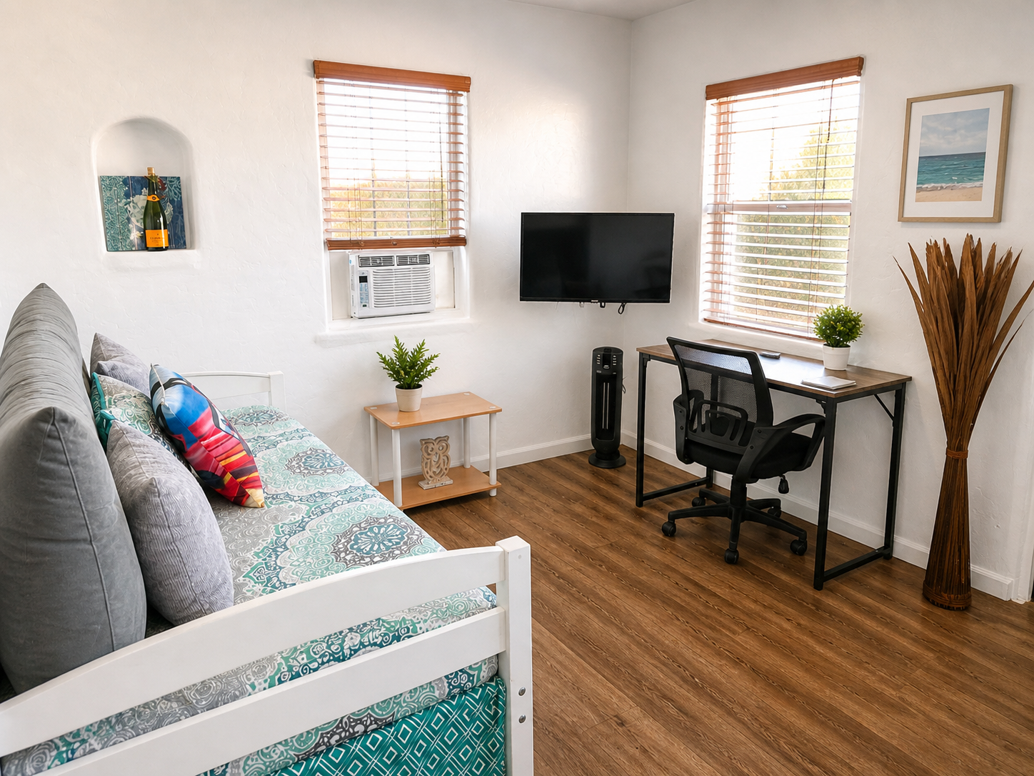 CasaViva Nest · Cute Studio w/ Patio, Firepit & Backyard Access — Walk to Eats, Near Zoo, SeaWorld & Beaches