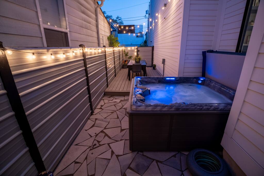 Dreamy Views + Hot Tub/Music Room/Walkable