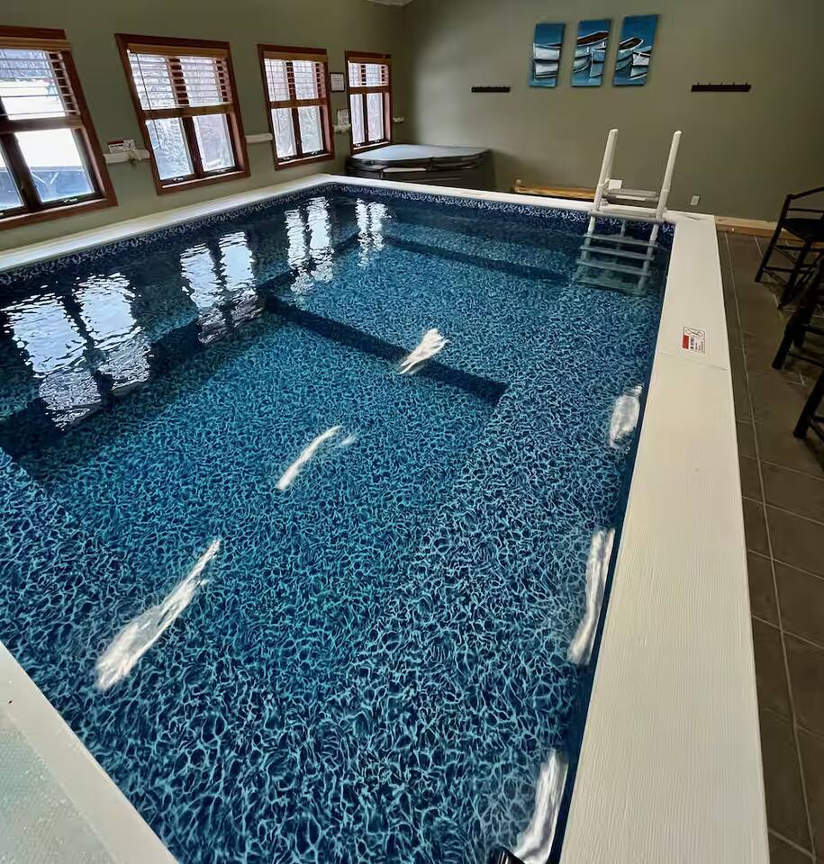 Private indoor pool + hot tub • 10 min to Gore