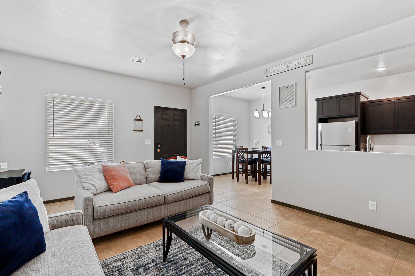 Warm Landing | Modern & Spacious