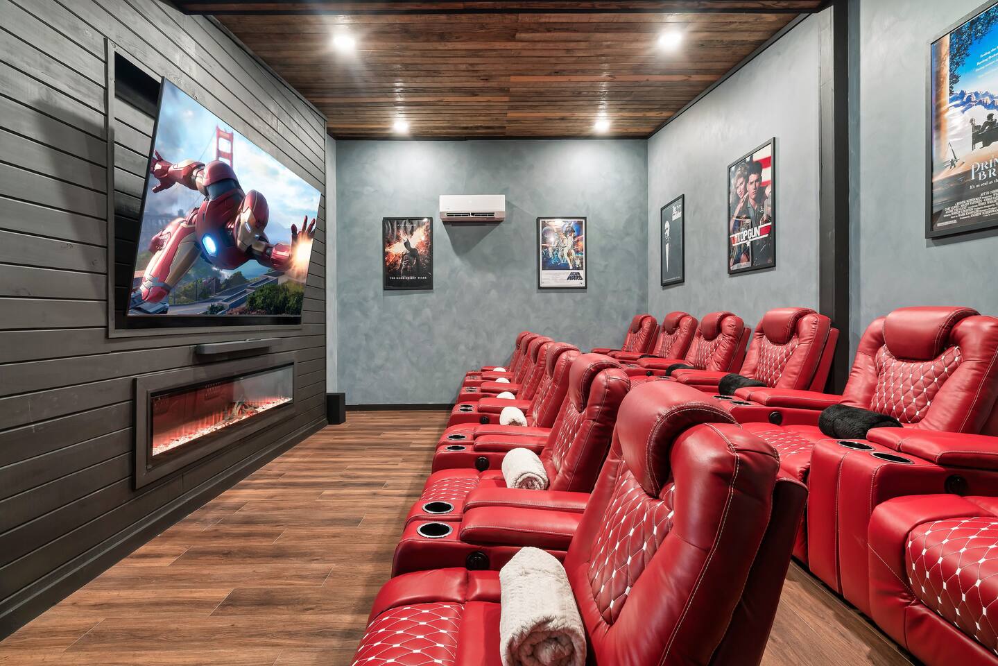 Lux Gatlinburg Retreat! Mtn Views! Theatre! Style!