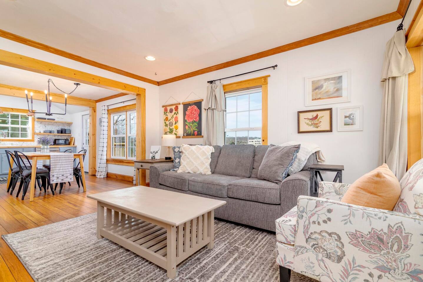 Remodeled 1920s Charmer Near ETSU, JCMC & Downtown - Holiday Home