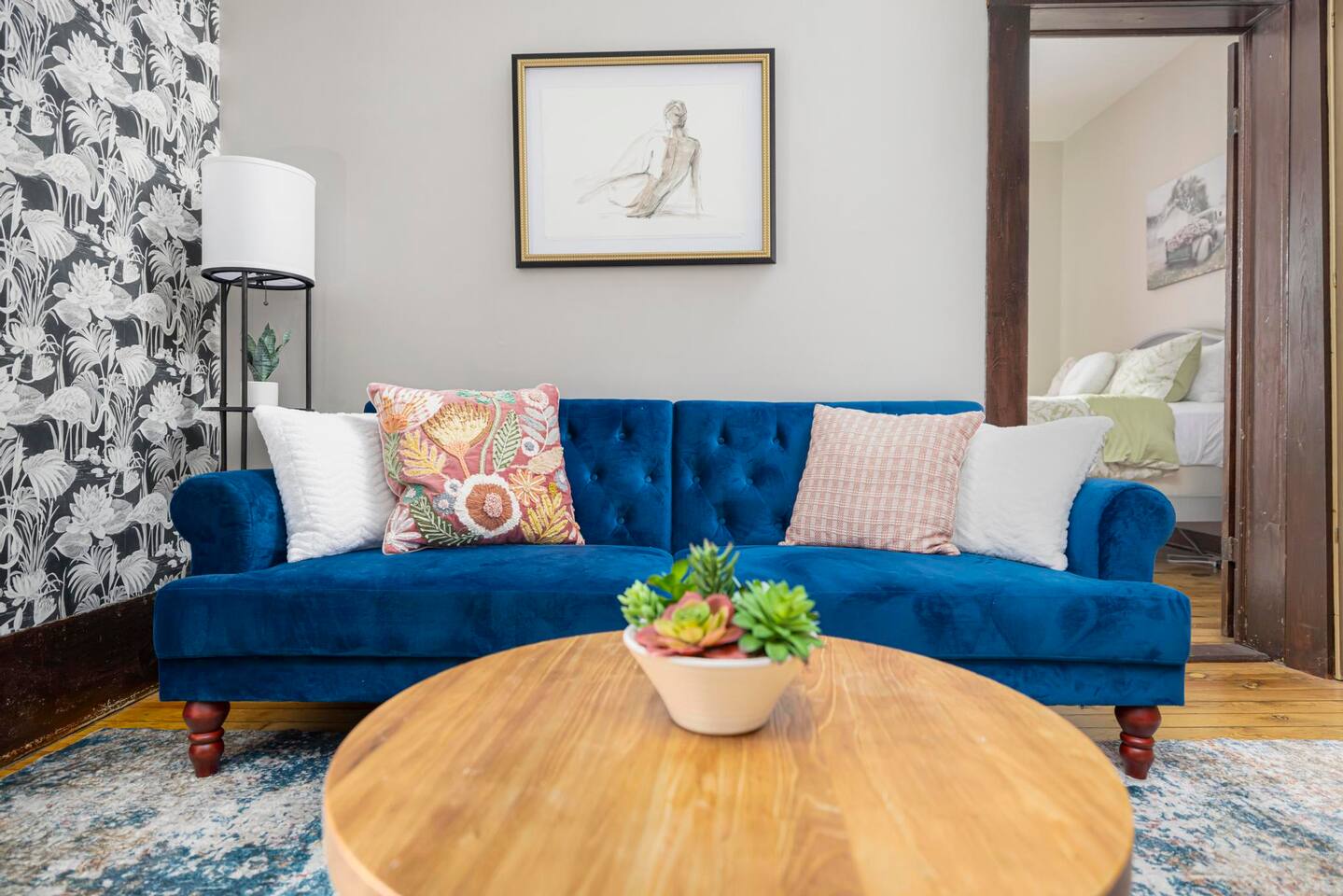 Granny's House * 1920s home mins from State St * - Holiday Home