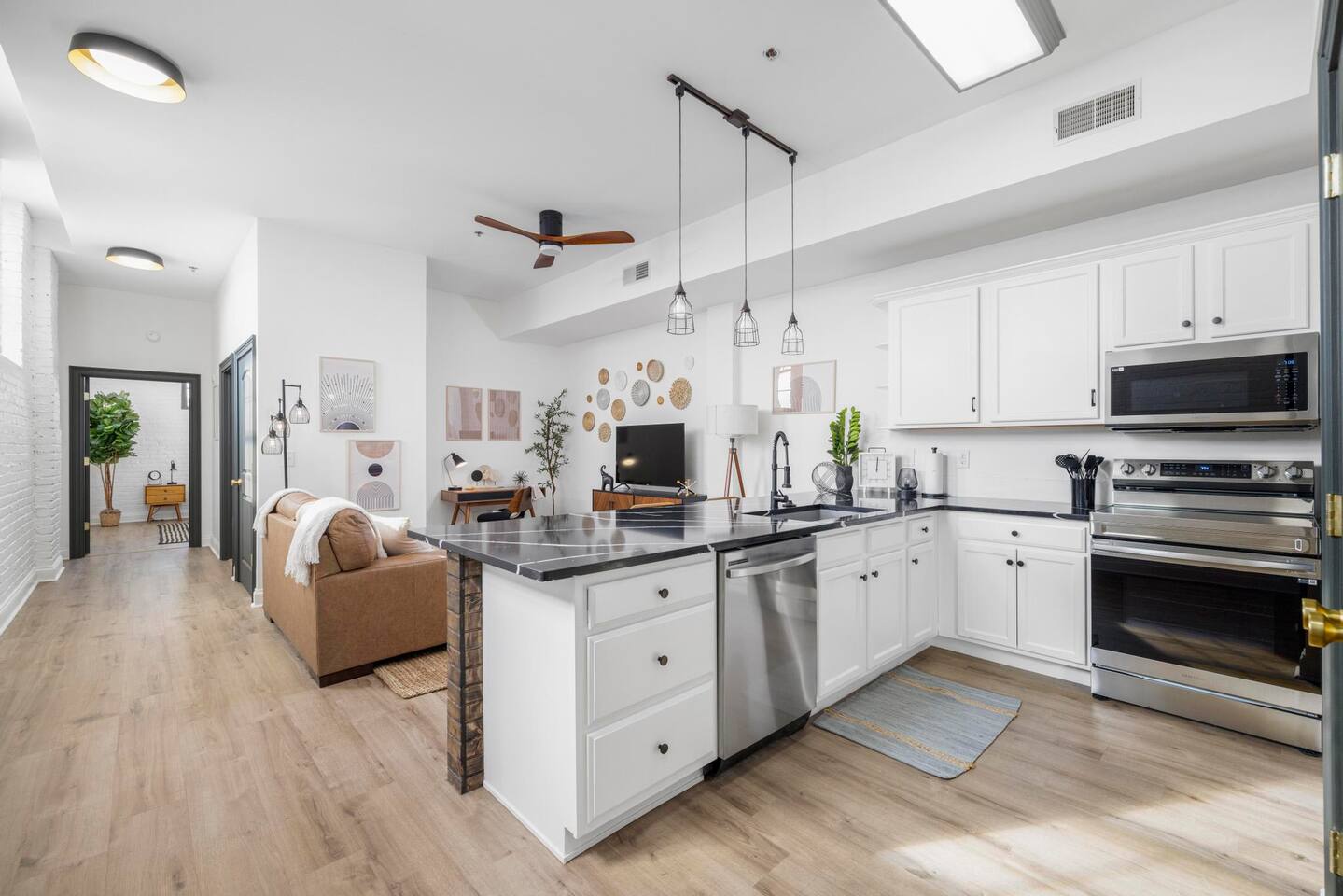 Stay in heart of Johnson City * Urban Loft * - Apartment