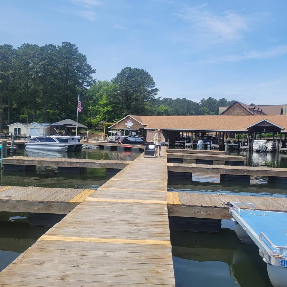 Lake Tillery-7 minutes to Marina!