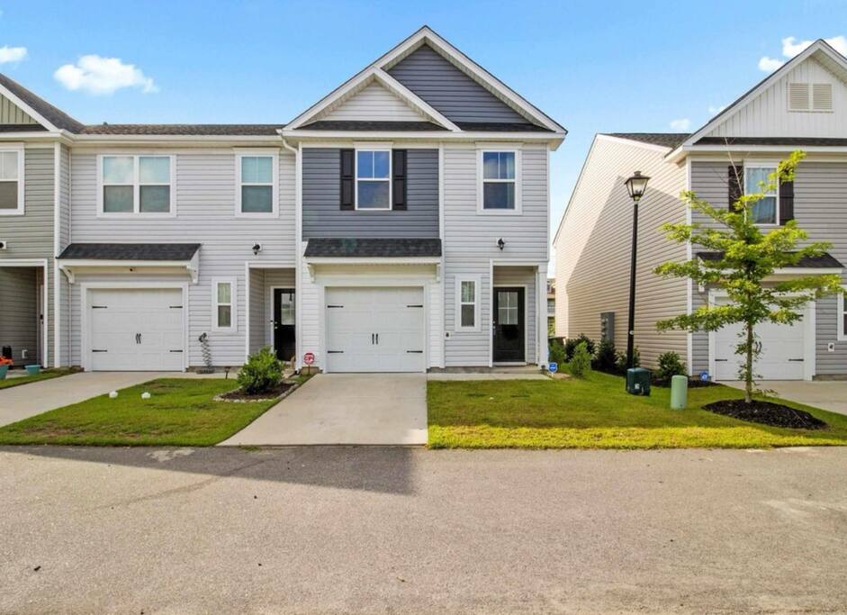 *Perfect for Families*- near Ft Jackson | Sleeps 5