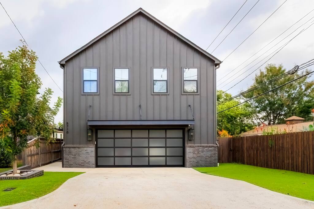 New Modern Artist’s Studio - 2 units in 1 listing!