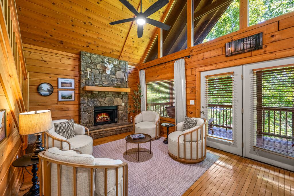 5BR Mtn Cabin: Hot Tub, Game Room, Pool & Views