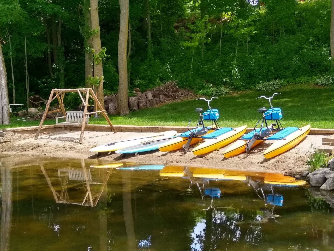 Log Home on Lake - Now with Pickleball Court!