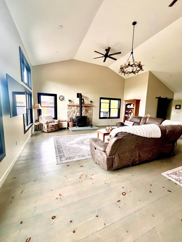 Gorgeous  Views, Outdoor Oasis, Dog Friendly