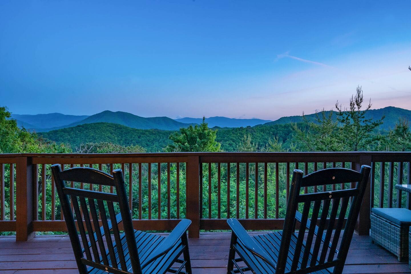 Panoramic Mtn Views • Hot Tub • Family Game Room