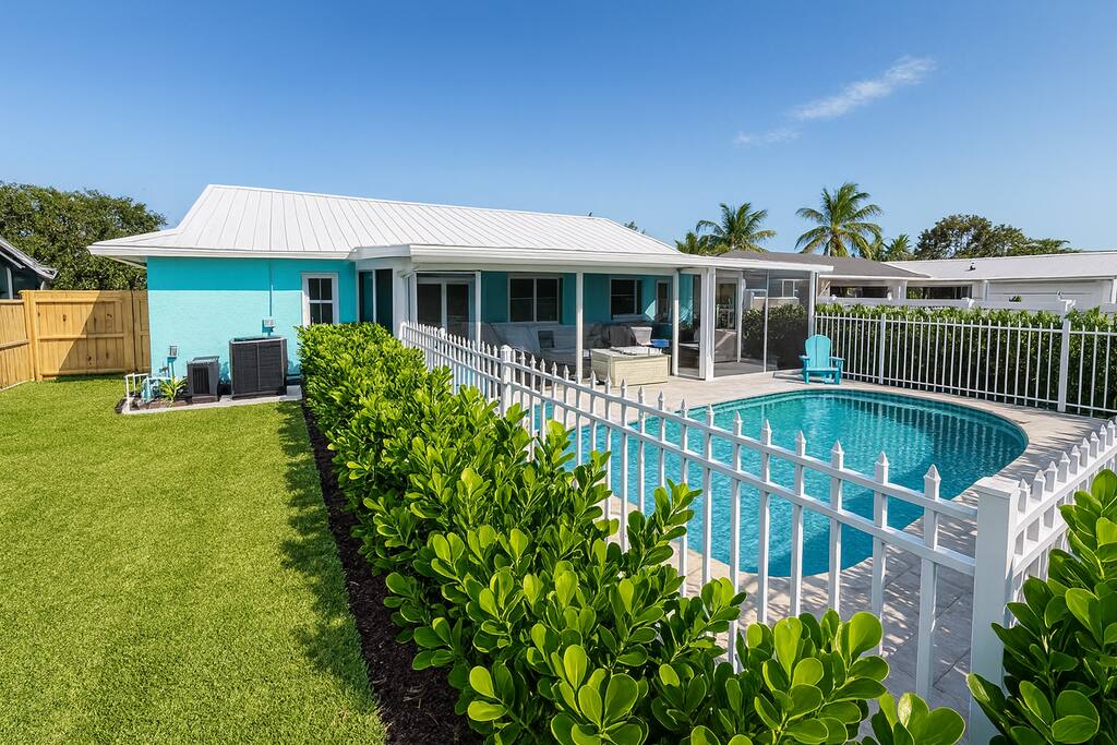 Ocean Mist: Walk to Beach/Heated Pool/Pets Welcome