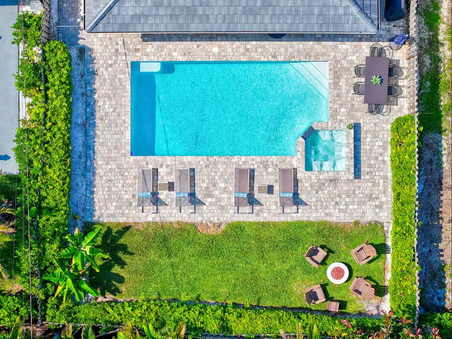 Bike to Naples Beach! Pool, Hot Tub, Pets Welcome