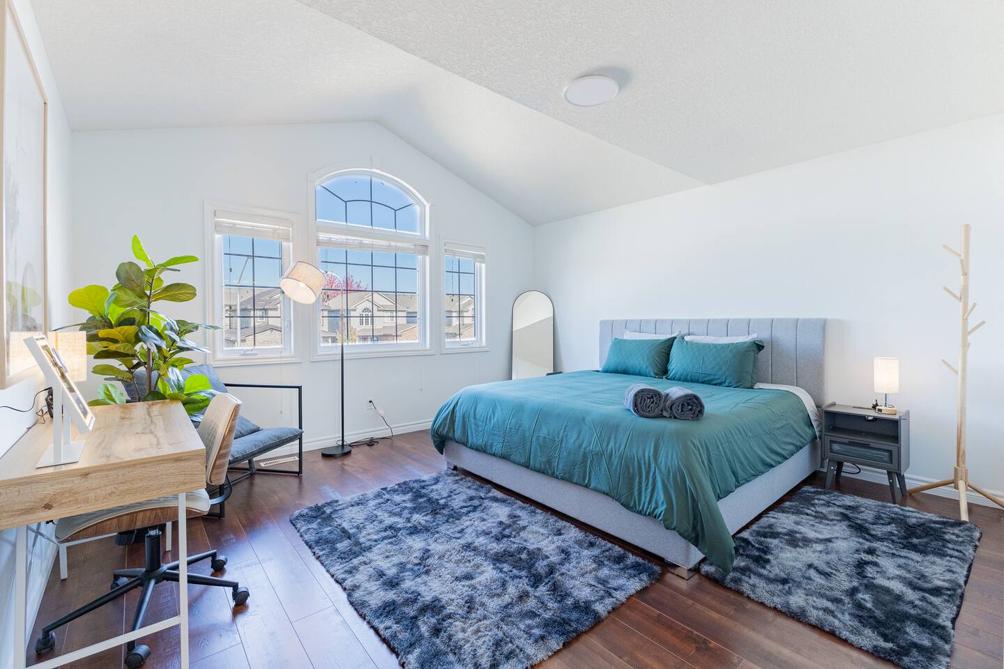 Luxury*KingBed*Ensuite*Laundry*FireTable*Patio*BBQ