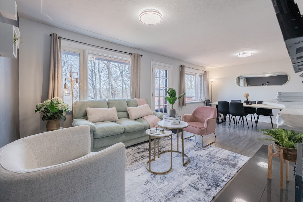 Sleeps15*Skyline View*7Beds*Bungalow*Patio*Laundry