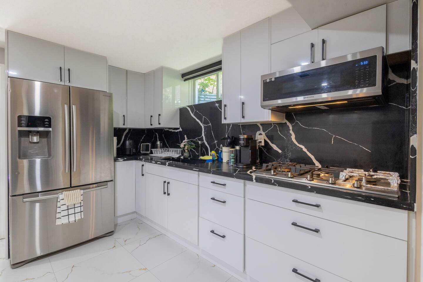 Luxury Kitchen*King Bed*Laundry*Private Entrance